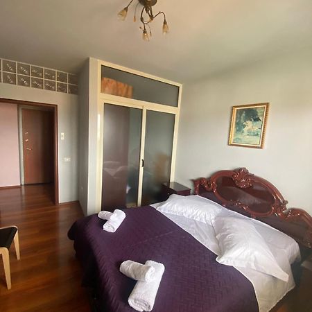 Stay The Night Shkodra Apartment City Centre Екстер'єр фото