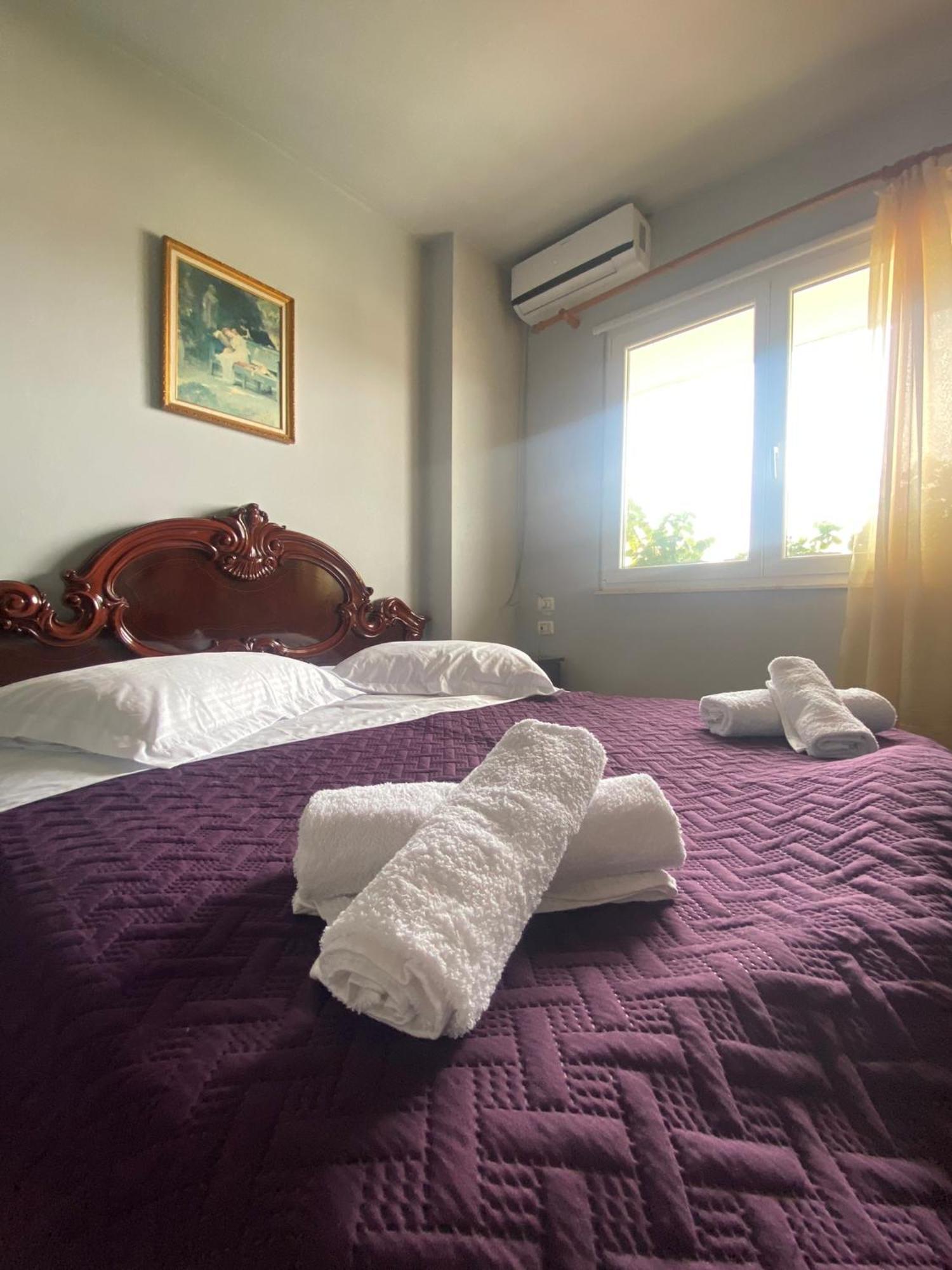 Stay The Night Shkodra Apartment City Centre Екстер'єр фото